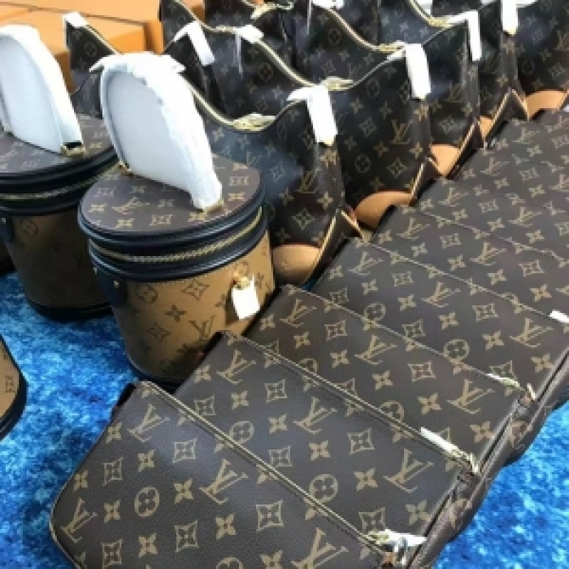 --我们就是源头拿货在这里拿微商奢侈品代理奢侈