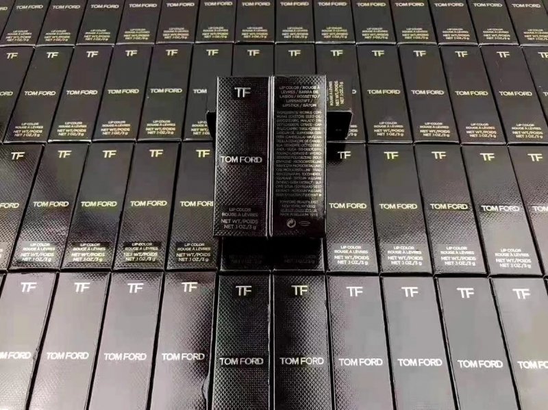--各大品牌化妆品香水1:1专柜质量批发，一手货源