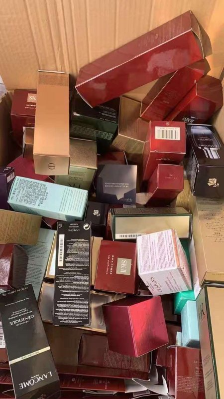 --代购的化妆品，彩妆货源都是从哪里找的?