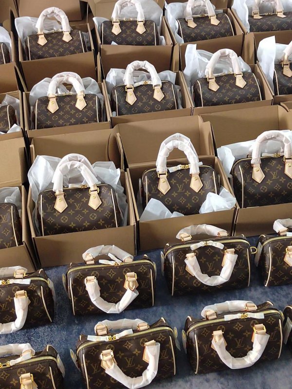 --我们就是源头 找到实体店进货渠道奢侈品厂家一手货源 奢侈品包包代工厂直播货源一件代发奢侈品一手厂家货源 奢侈品包包批发一手货源